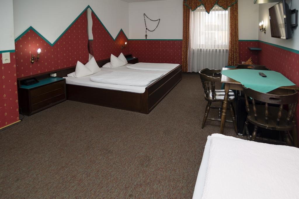Hotel-Gasthof Zur Post Velburg Zewnętrze zdjęcie