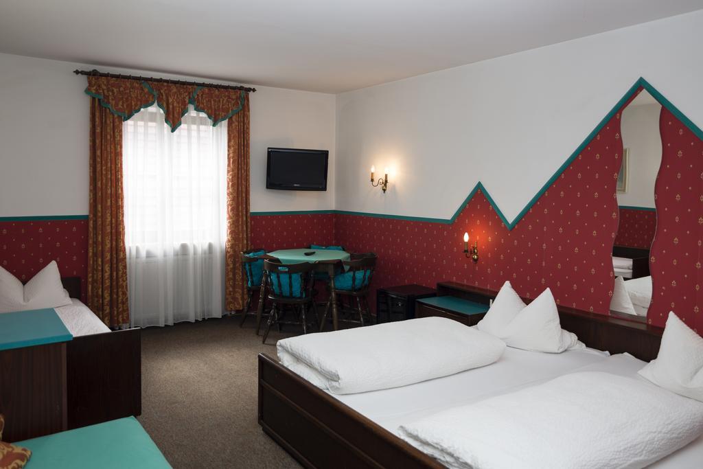 Hotel-Gasthof Zur Post Velburg Zewnętrze zdjęcie
